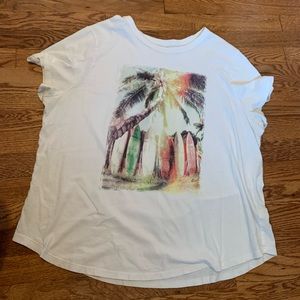 Old navy T-shirt with paradise design
Size: XXL